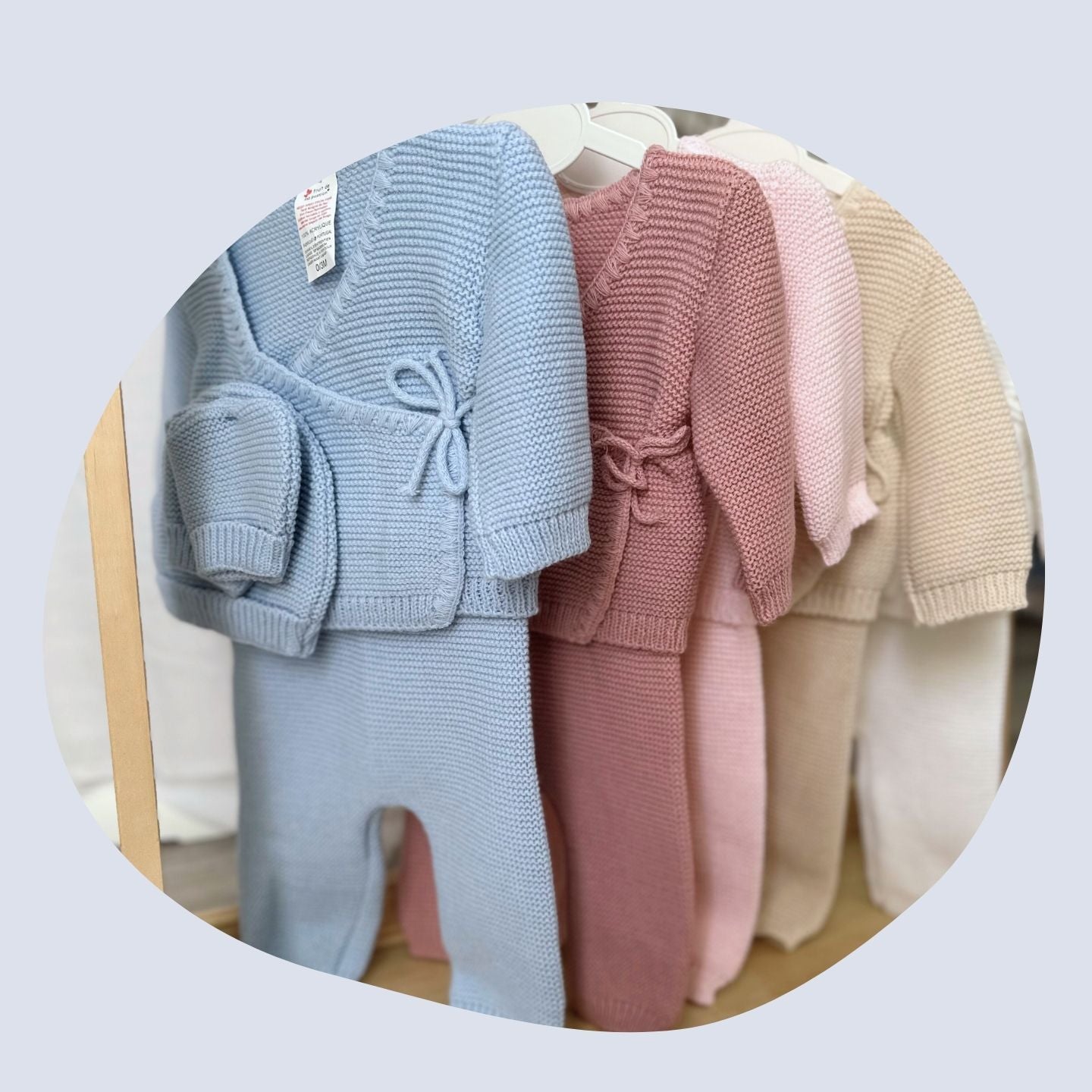 Tenues bébé brodées