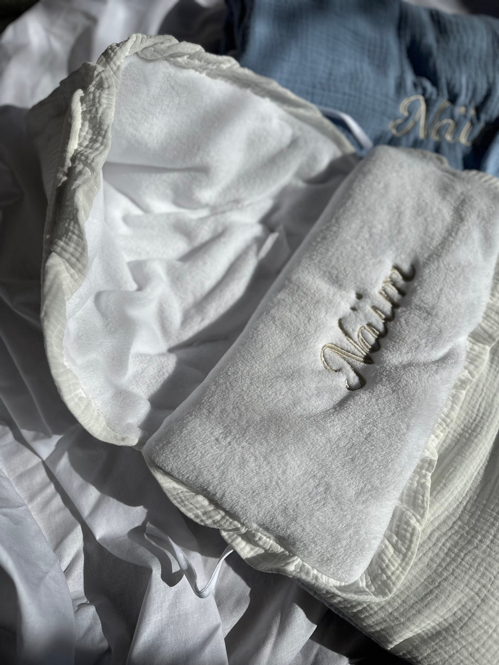 Chancelière bébé en double gaze de coton — doublure polaire, broderie personnalisée
