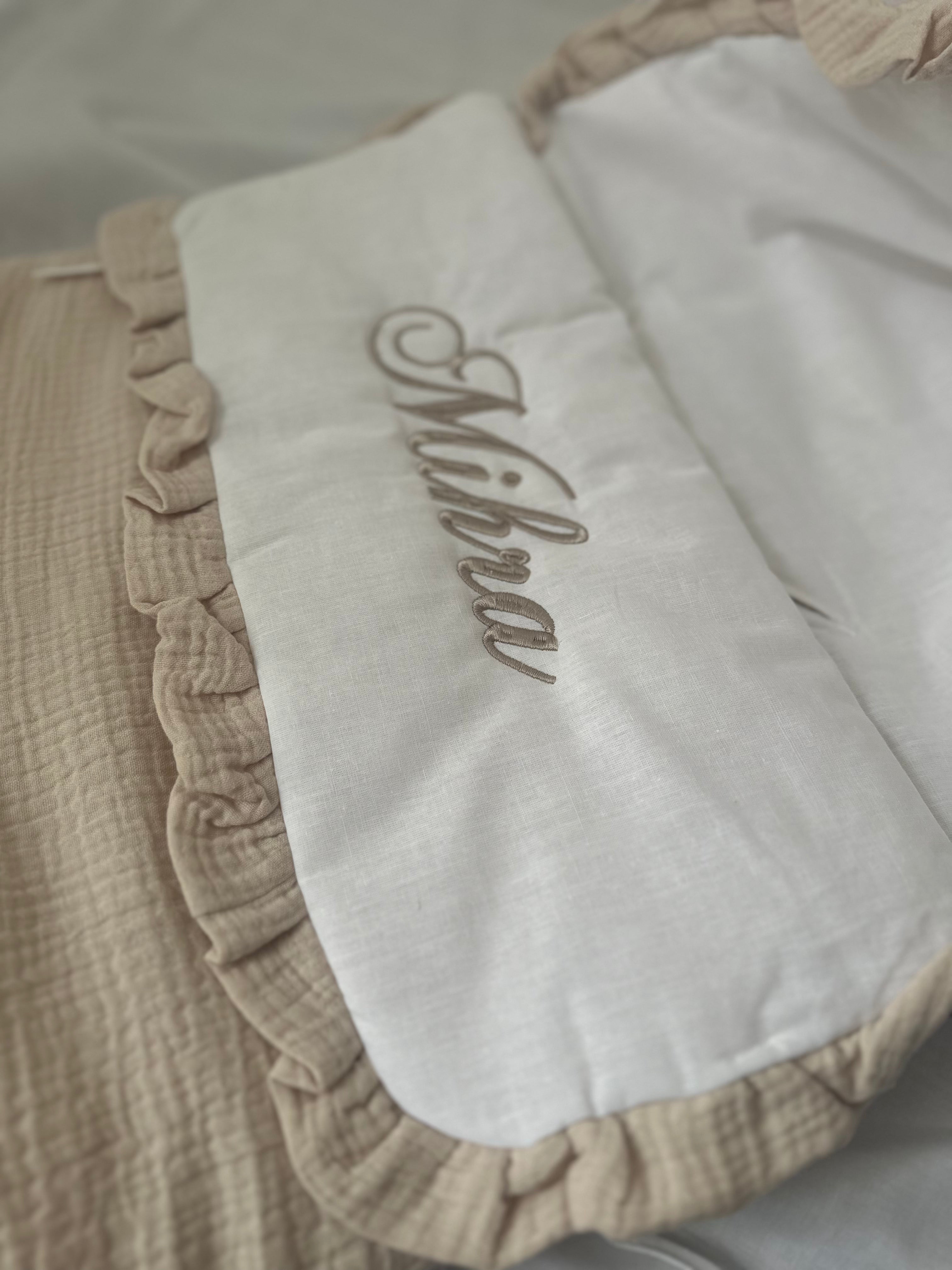 Chancelière bébé en double gaze de coton — doublure polaire, broderie personnalisée