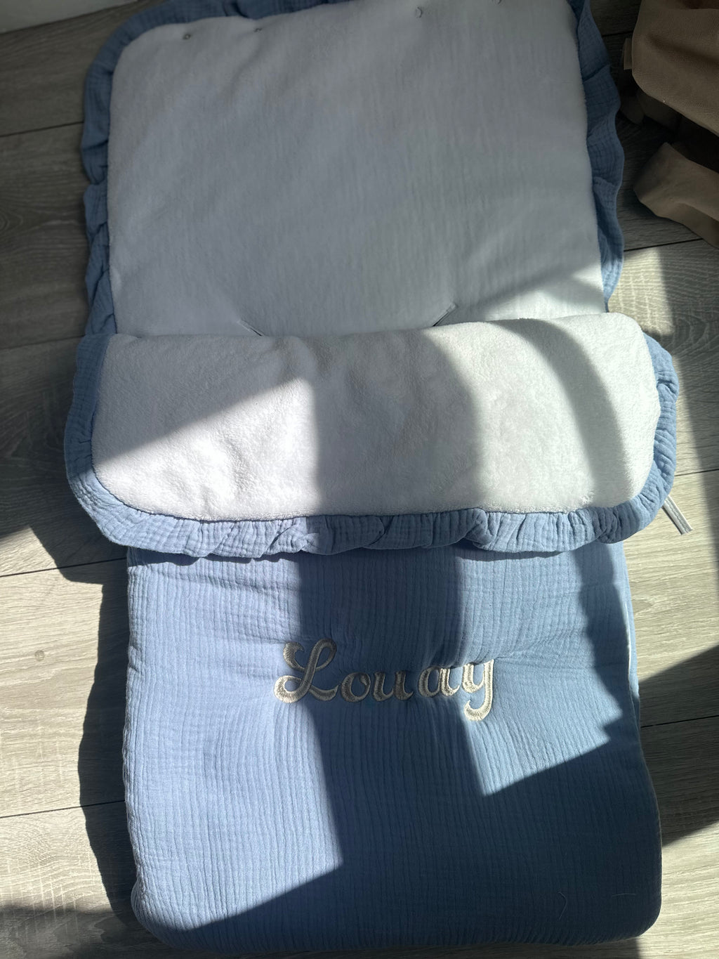 Chancelière bébé en double gaze de coton — doublure polaire, broderie personnalisée