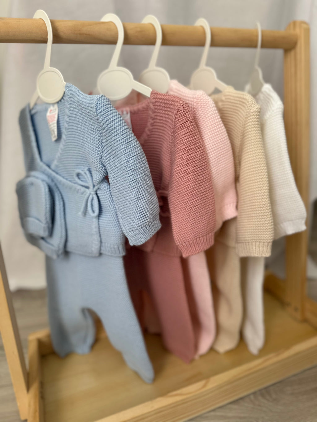 Tenue naissance tricotée bébé – Ensemble 3 pièces (0-3 mois)