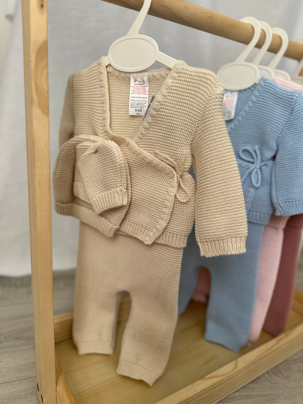 Tenue naissance tricotée bébé – Ensemble 4 pièces (0-3 mois)